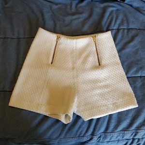Arestta (Brazillian brand) - cream shorts - size 38 (Brazil) or 8.5 US